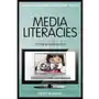 Media Literacies Hoechsmann, Michael; Low, Bronwen E Sklep on-line